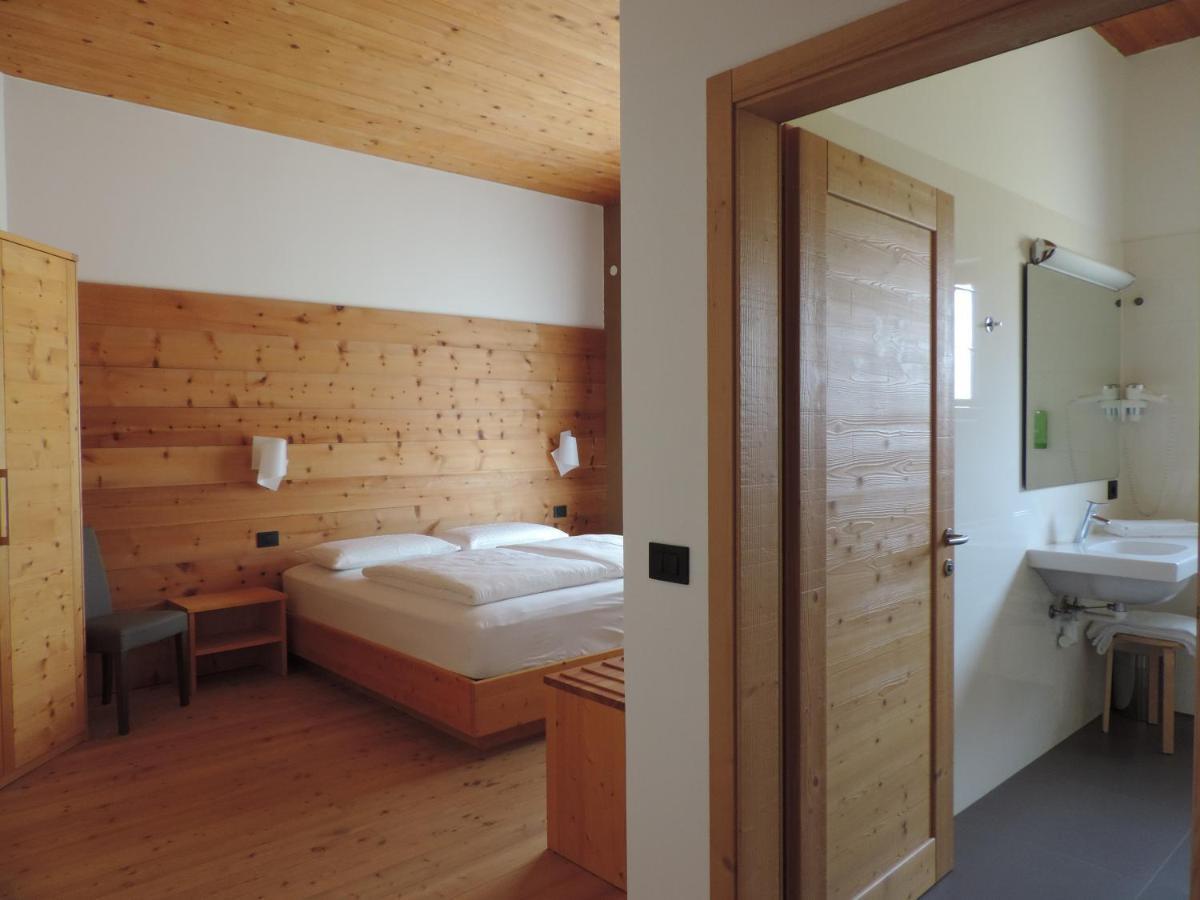 Garni Tuttotondo Hotel Levico Terme Szoba fotó