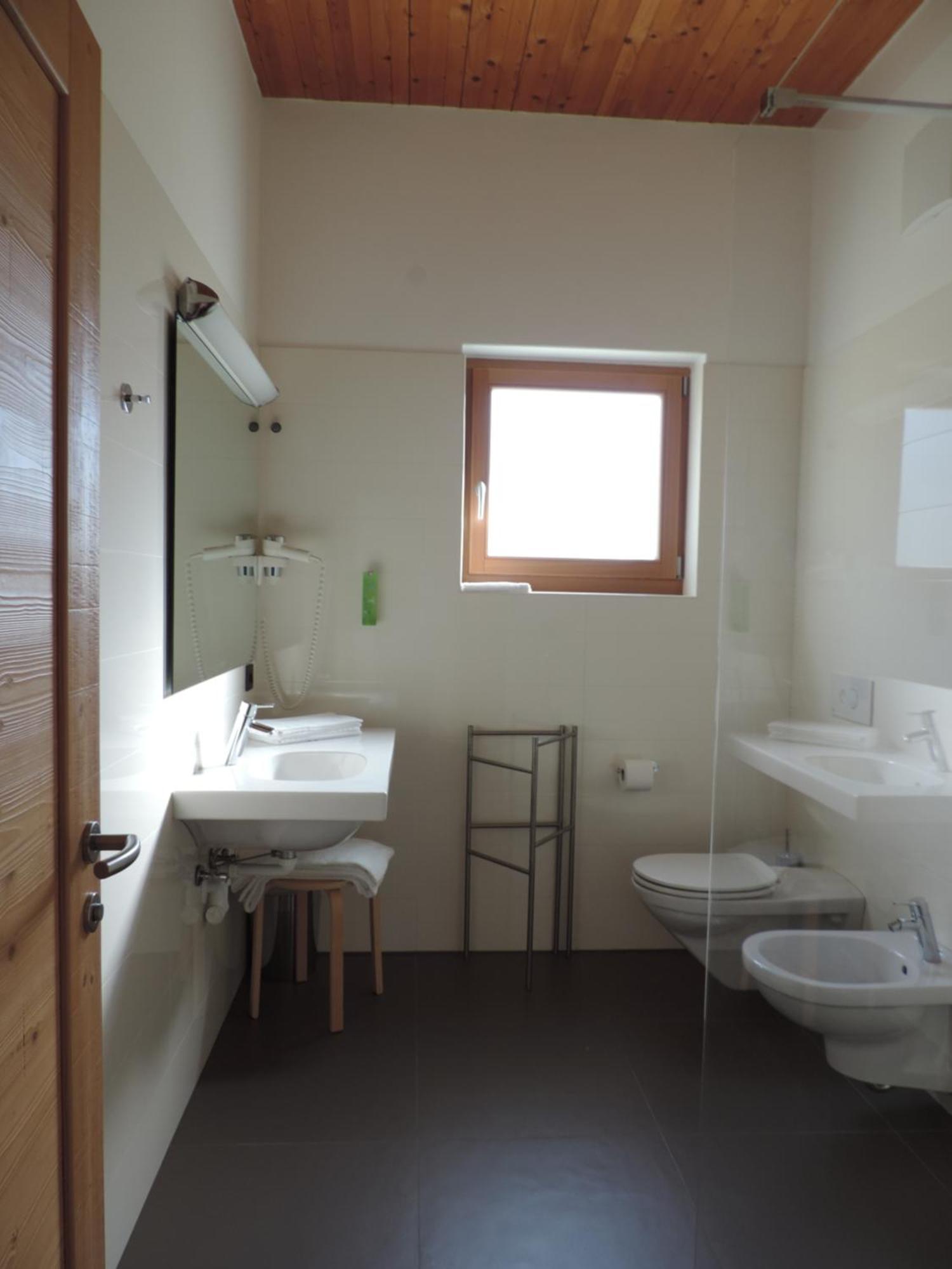 Garni Tuttotondo Hotel Levico Terme Szoba fotó