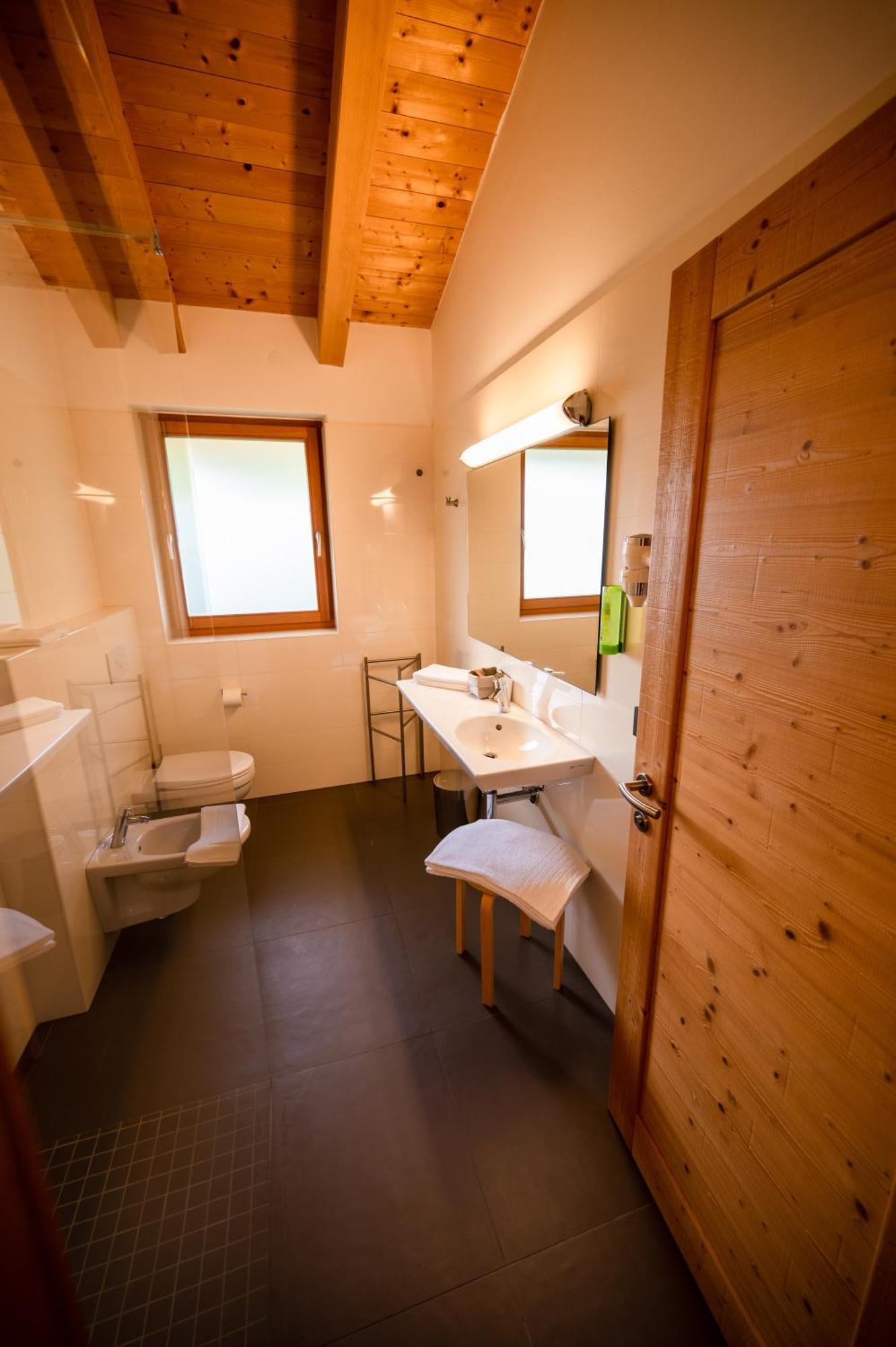 Garni Tuttotondo Hotel Levico Terme Szoba fotó