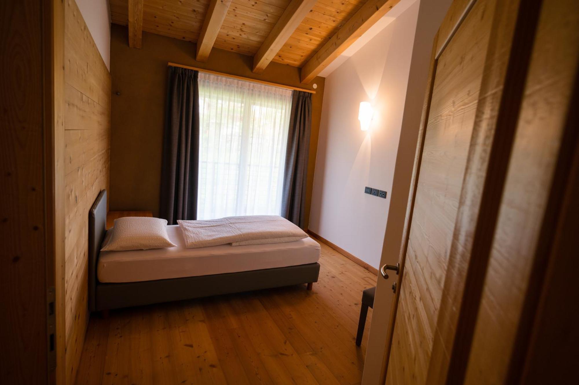 Garni Tuttotondo Hotel Levico Terme Szoba fotó